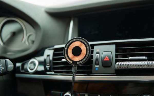 Держатель для смартфона Cooper Auto Wireless с беспроводной зарядкой — изображение 8