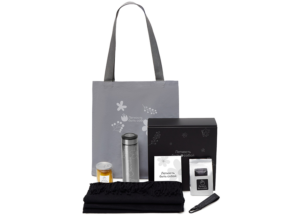 Подарочный набор «Re:f. Walk» с палантином, шоппером и термосом Подарочный набор «Re:f. Walk» с палантином, шоппером и термосом