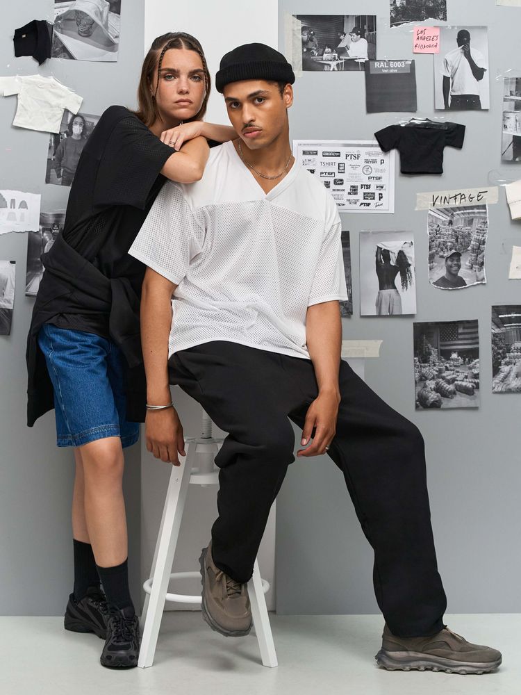 Футболка унисекс Nino с V-образным вырезом Футболка унисекс Nino с V-образным вырезом — изображение 7